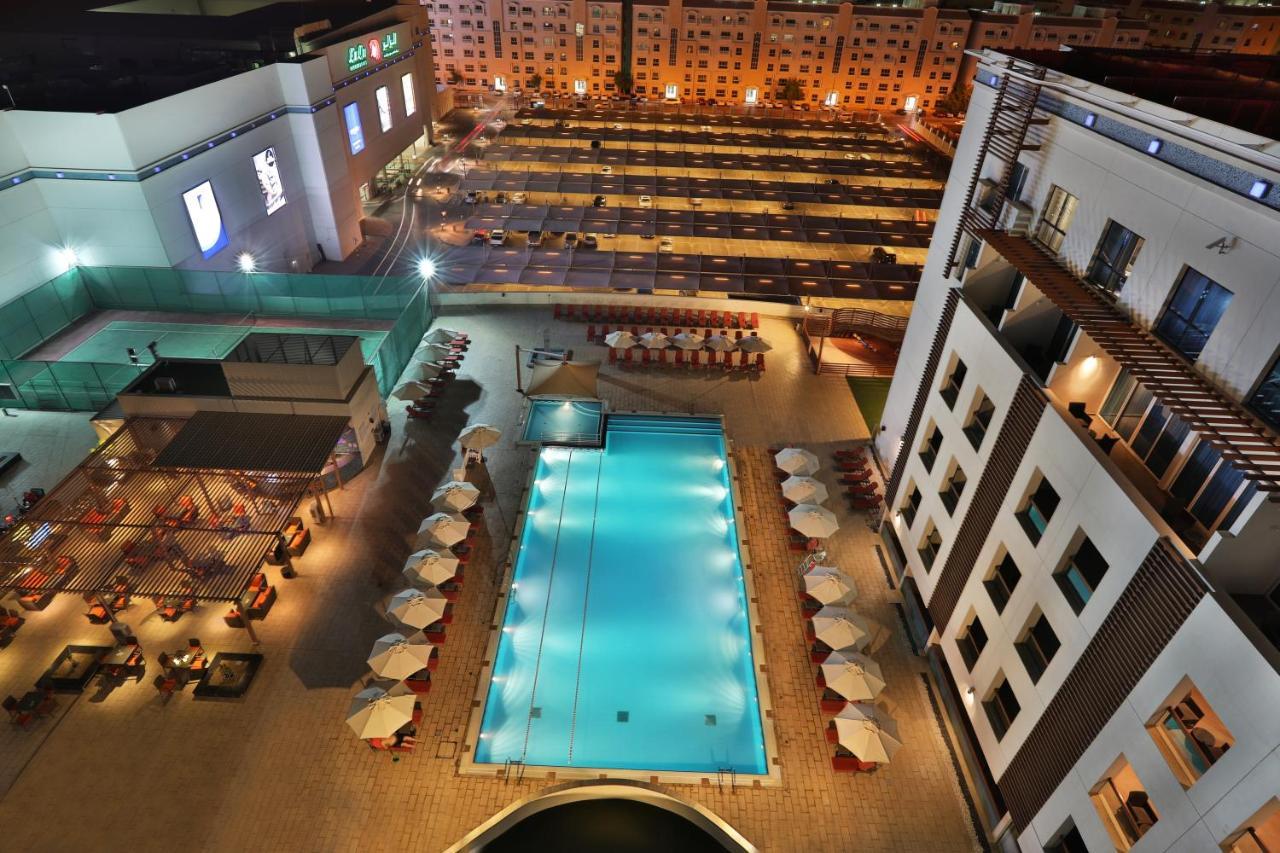 Four Points By Sheraton Al-Ajn Zewnętrze zdjęcie The hotel's pool