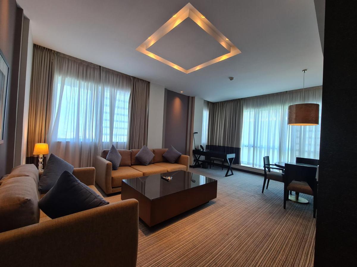 Four Points By Sheraton Al-Ajn Zewnętrze zdjęcie A suite at the hotel