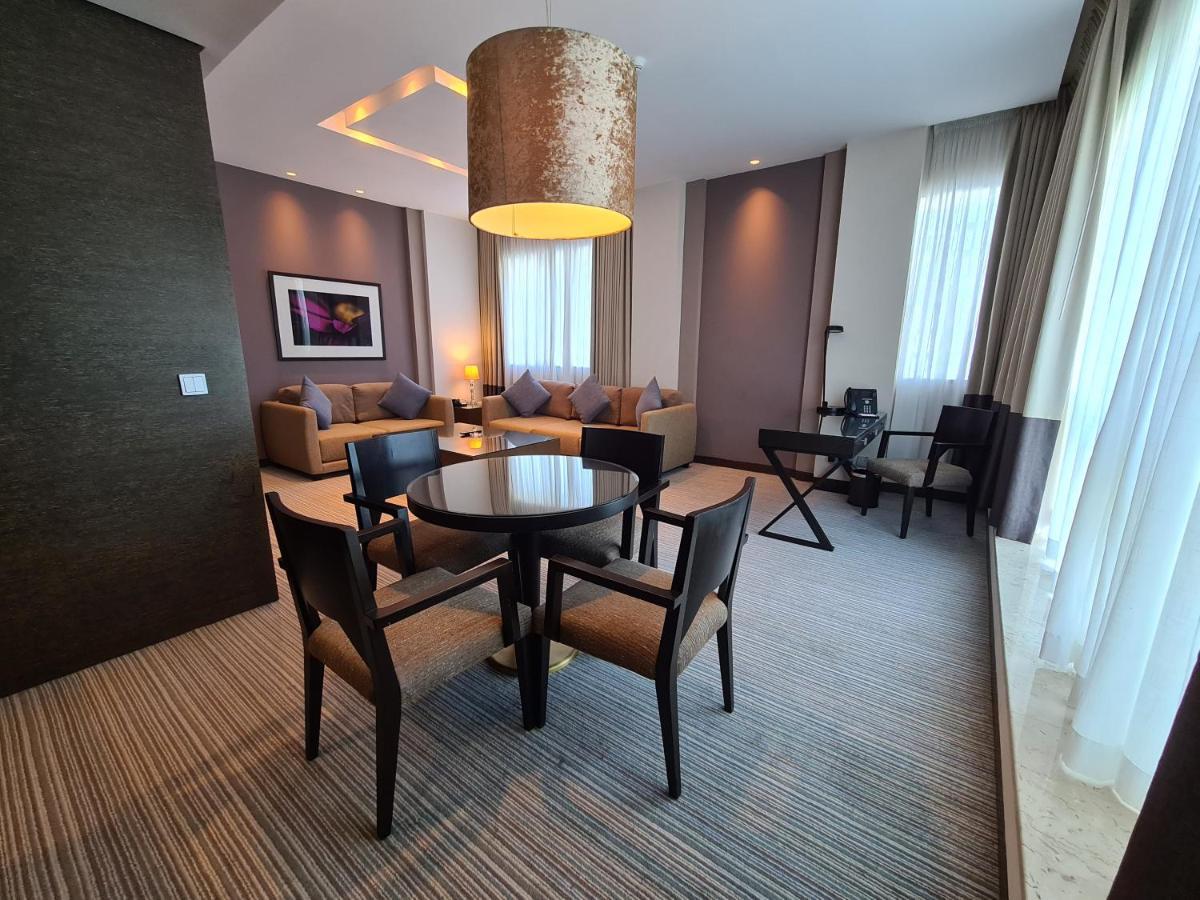 Four Points By Sheraton Al-Ajn Zewnętrze zdjęcie A suite at the hotel