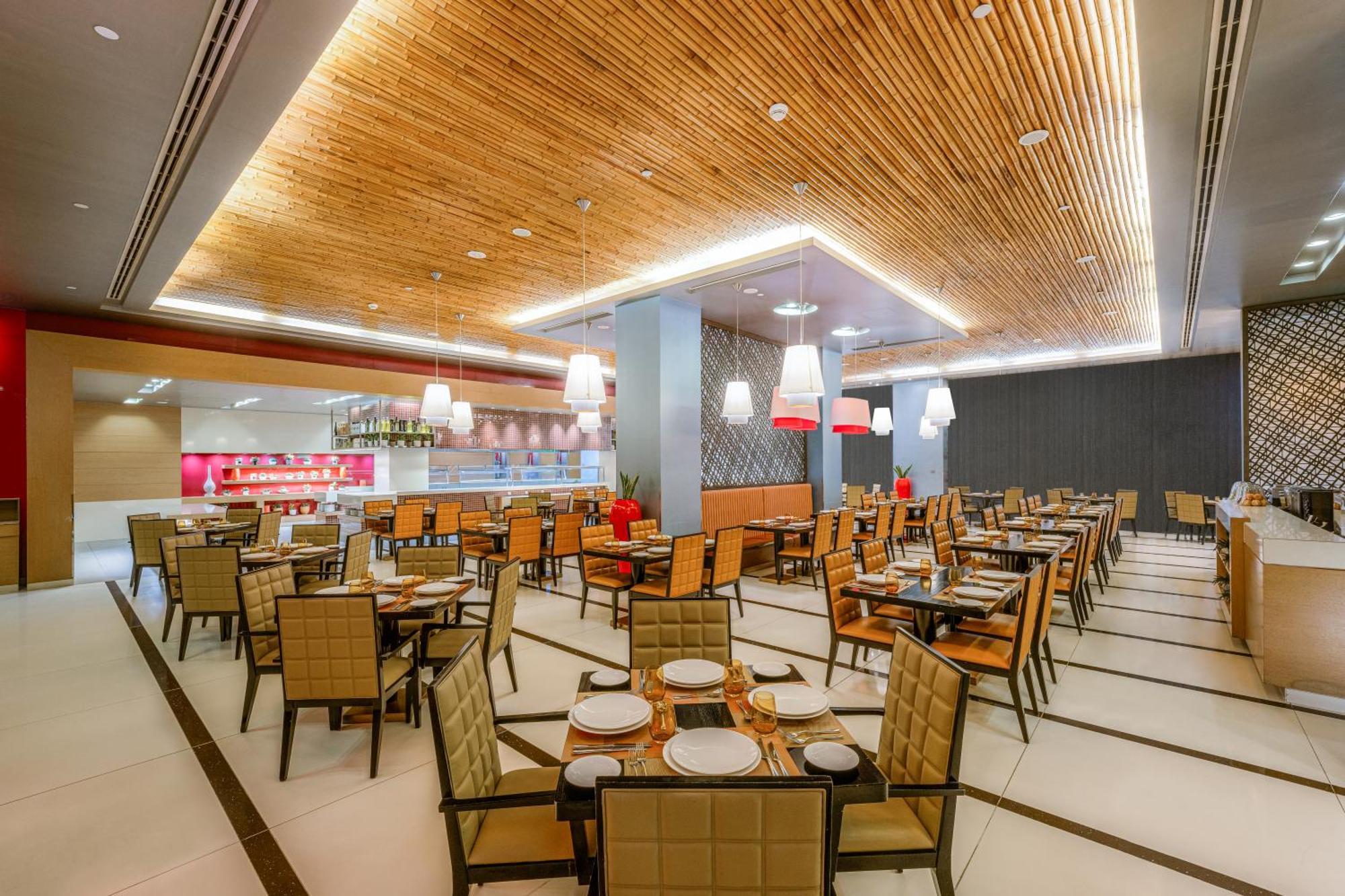 Four Points By Sheraton Al-Ajn Zewnętrze zdjęcie The restaurant