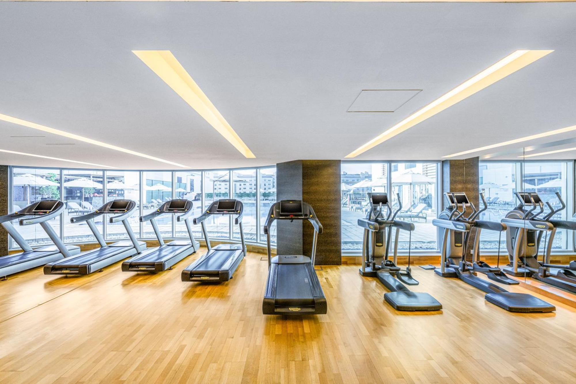 Four Points By Sheraton Al-Ajn Zewnętrze zdjęcie The gym at the hotel