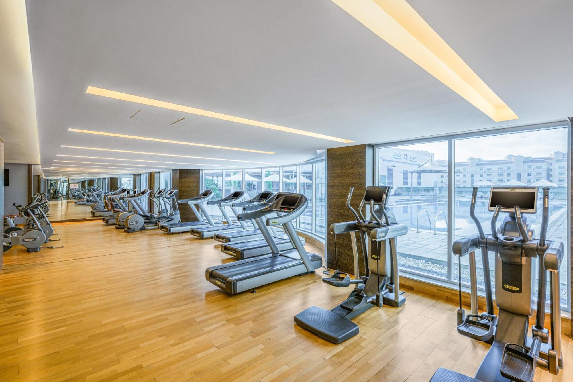 Four Points By Sheraton Al-Ajn Zewnętrze zdjęcie The gym at the hotel