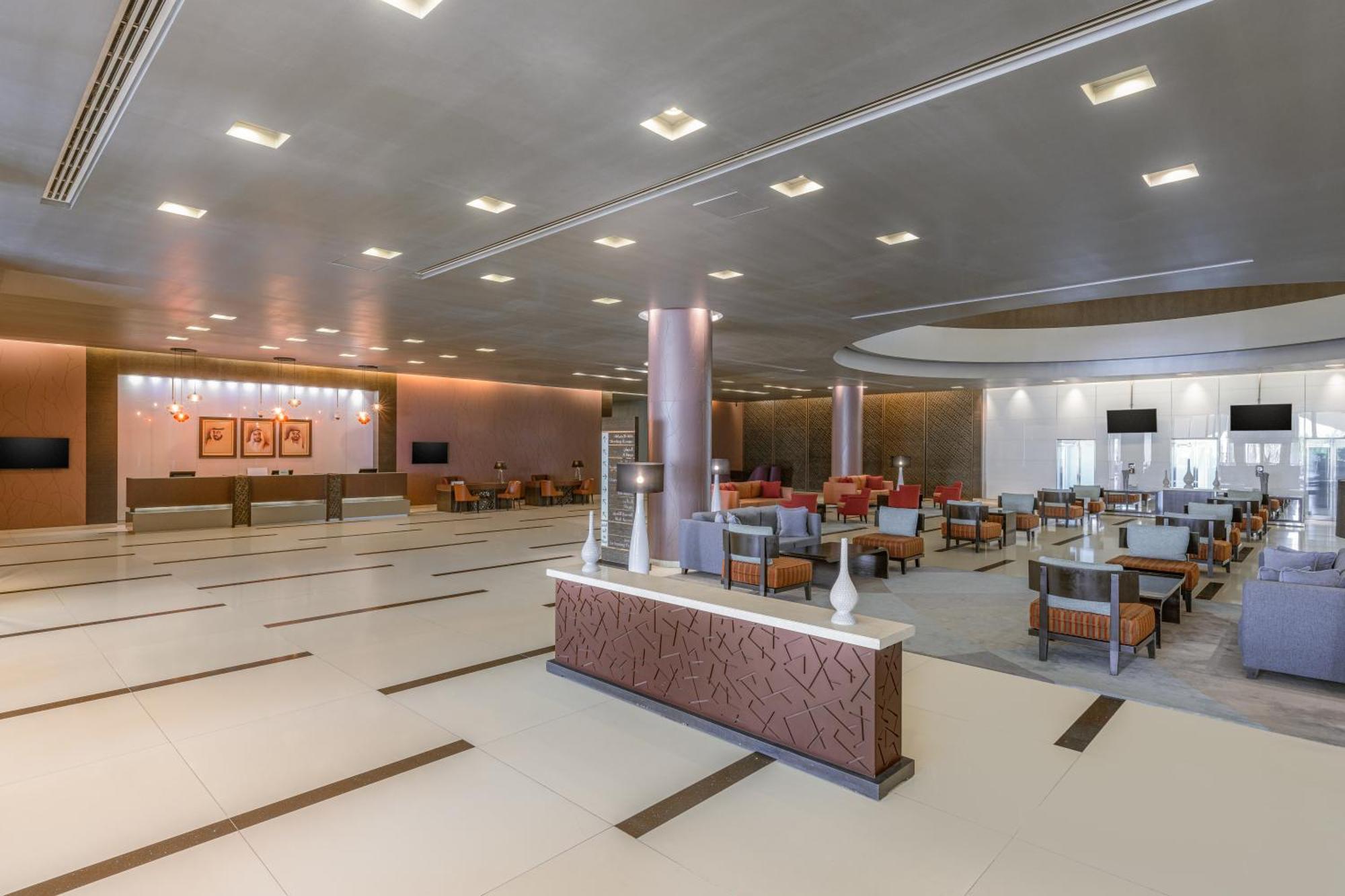 Four Points By Sheraton Al-Ajn Zewnętrze zdjęcie The lounge at the airport