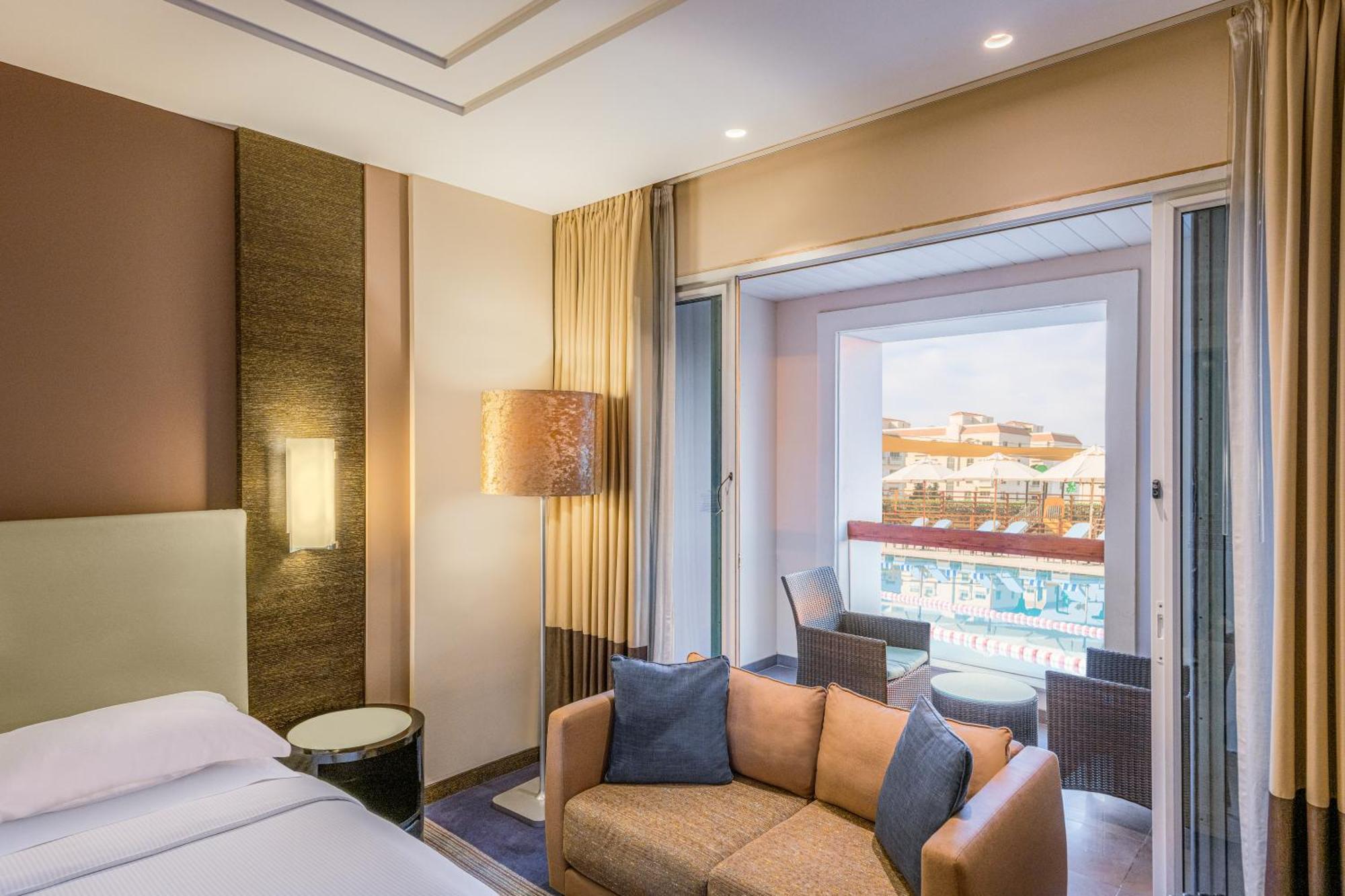 Four Points By Sheraton Al-Ajn Zewnętrze zdjęcie Deluxe Room with Pool Access