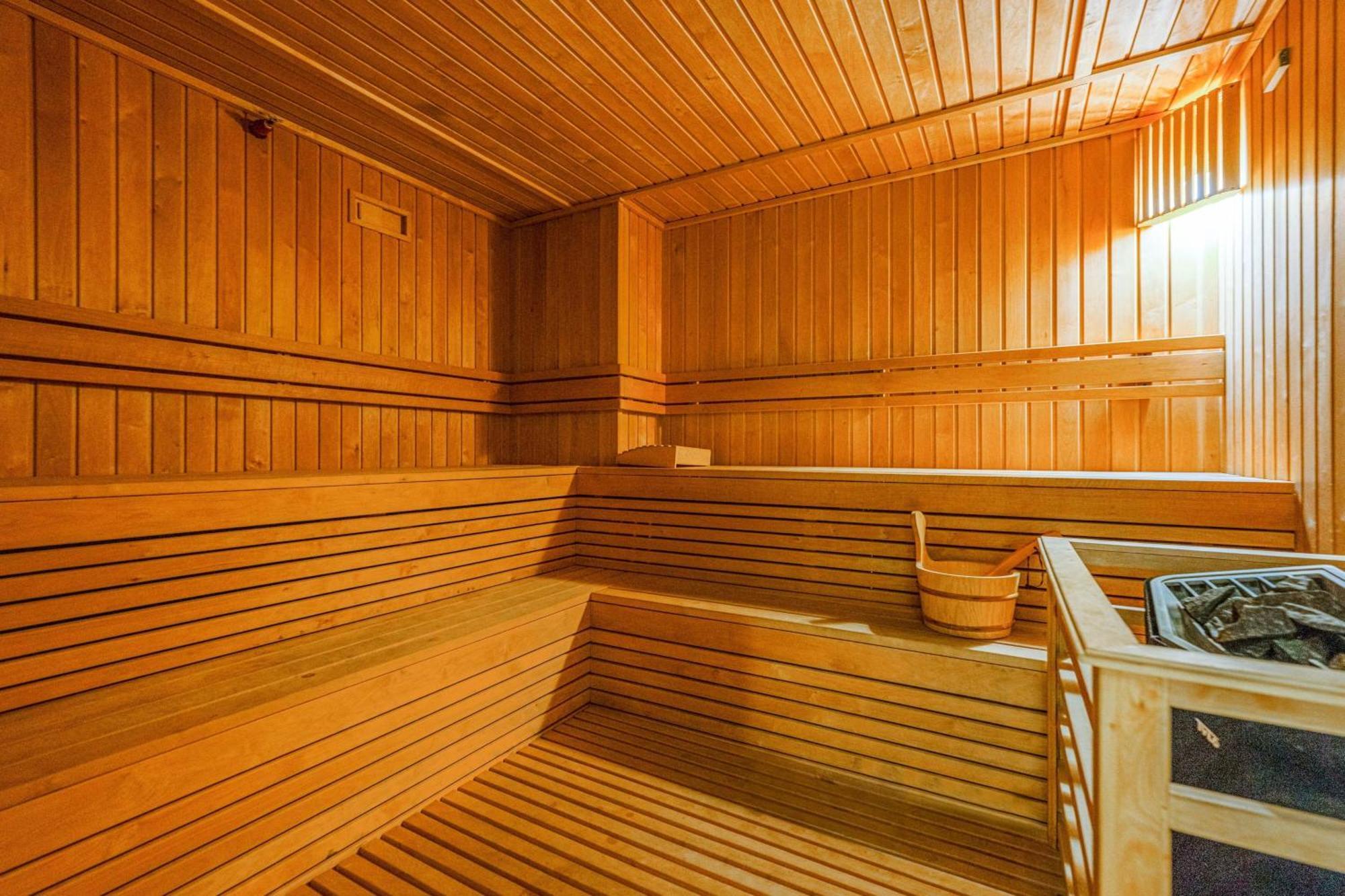 Four Points By Sheraton Al-Ajn Zewnętrze zdjęcie A Finnish sauna
