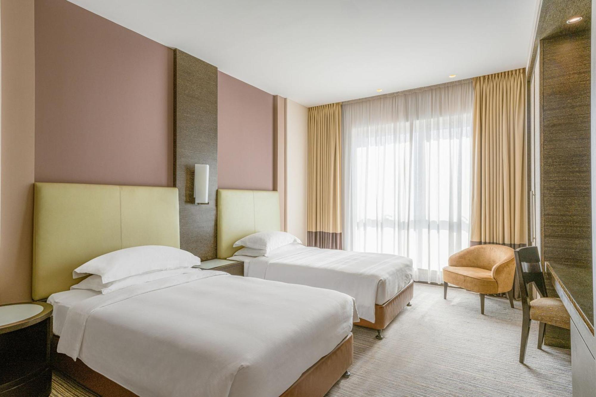 Four Points By Sheraton Al-Ajn Zewnętrze zdjęcie