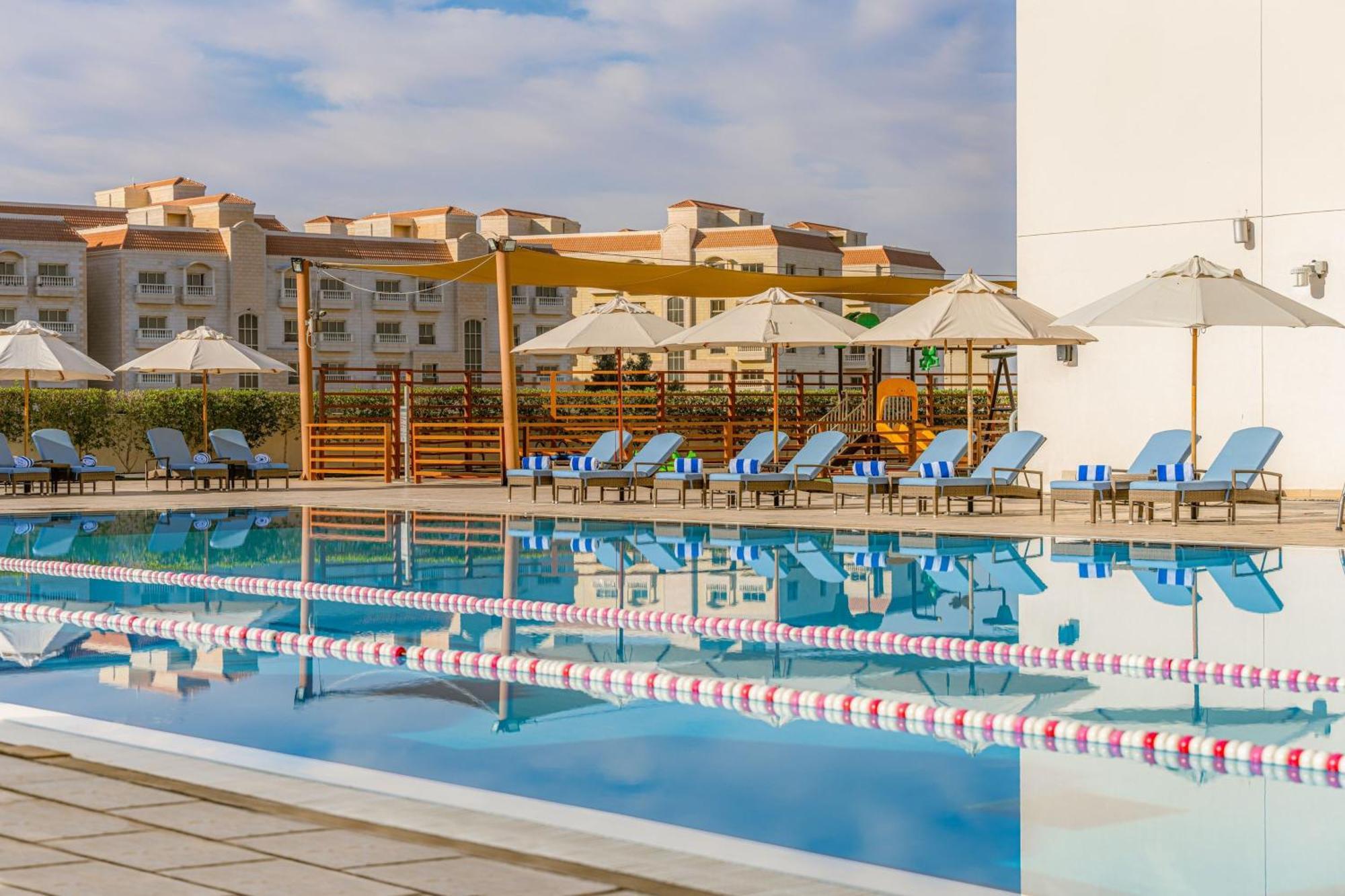 Four Points By Sheraton Al-Ajn Zewnętrze zdjęcie The pool at the Athens Olympic Aquatic Centre