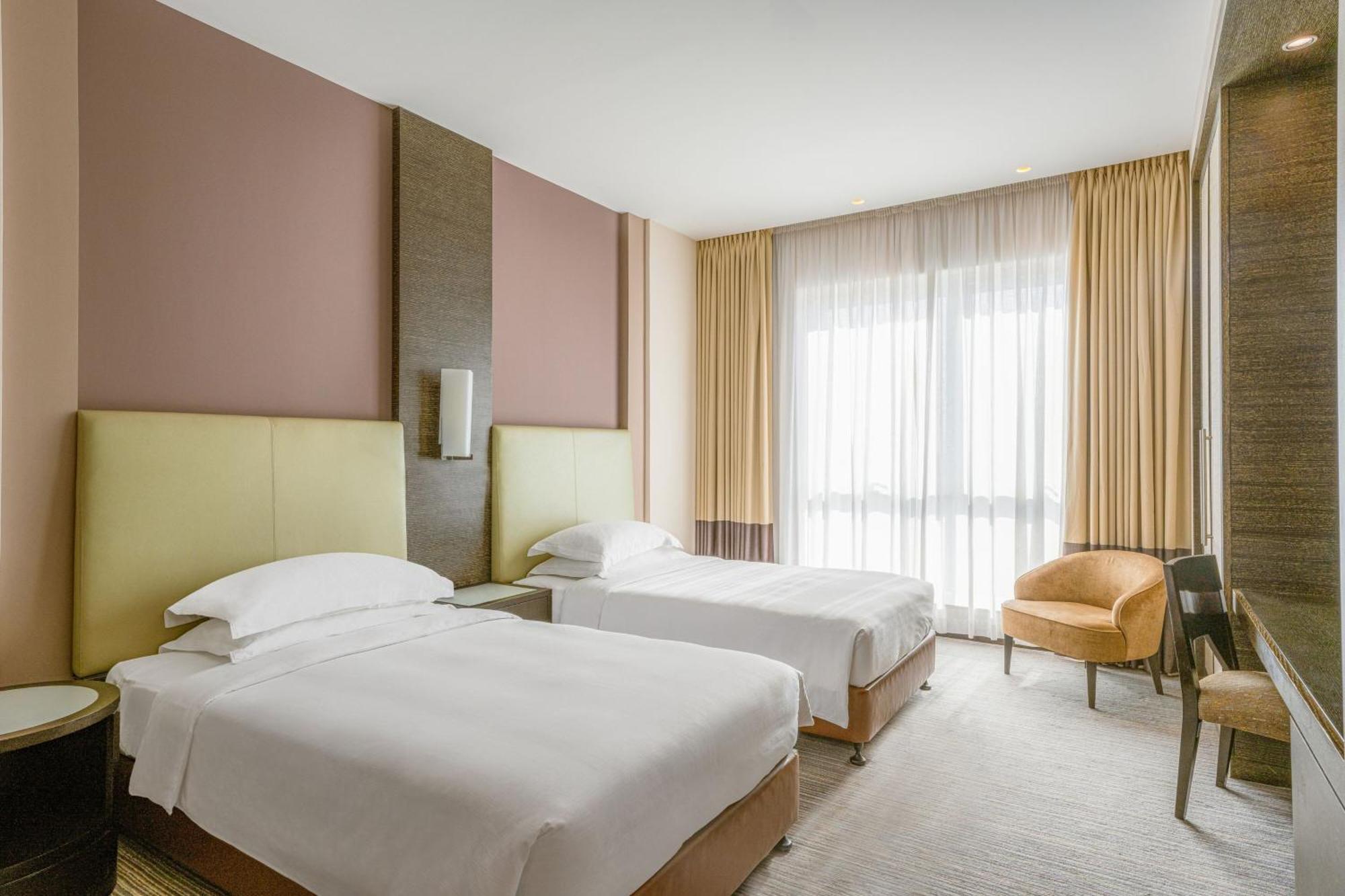 Four Points By Sheraton Al-Ajn Zewnętrze zdjęcie