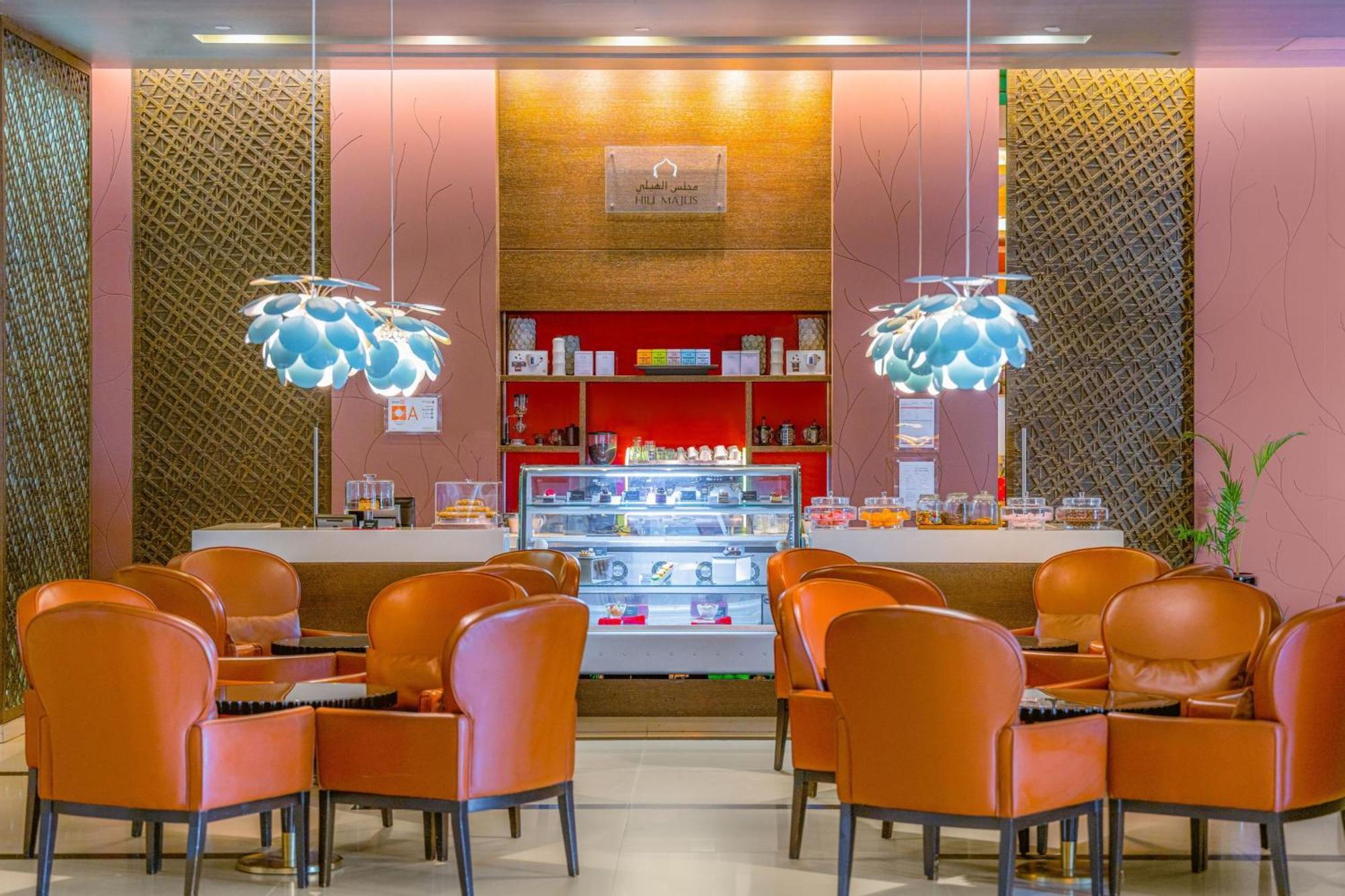 Four Points By Sheraton Al-Ajn Zewnętrze zdjęcie The lounge at the airport