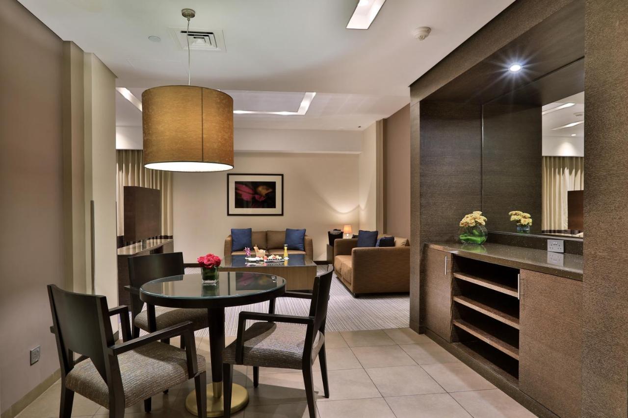 Four Points By Sheraton Al-Ajn Zewnętrze zdjęcie A suite at the Taj Mahal Palace, Mumbai